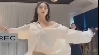 University dance club recruits new members, don't praise, have some shame