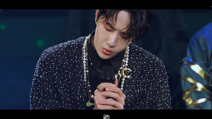 “Xī Wēi” — Wang Yibo’s Premier Performance at the Starlight Awards, High-Definition Close-Up Horizon