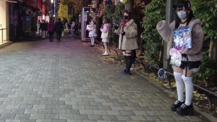 I'm about to be stared at by these cute girls in Akihabara, Tokyo! Hahahahahahahahahahahahahahahahah