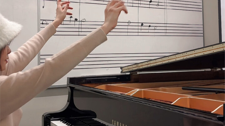 นักเรียนดนตรีเปียโนจะถ่ายทอดเพลง “ผลงานที่ยิ่งใหญ่ที่สุด” ของโจวเจี๋ยหลุนอย่างไร?