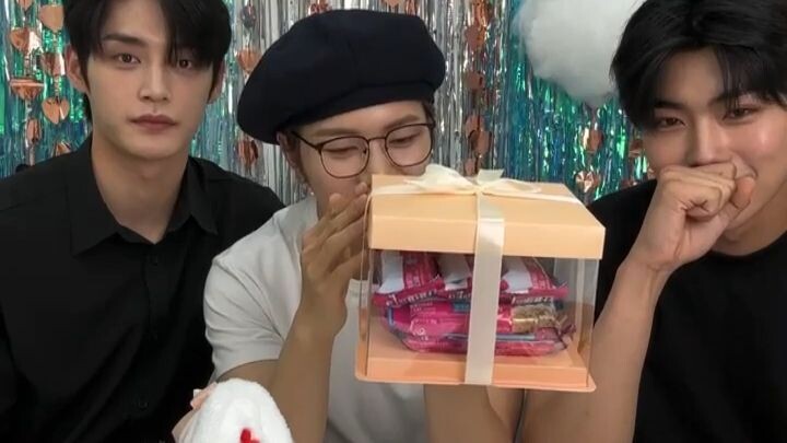 homem fofo que finge ser oppa
