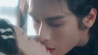 CEO terlihat dingin, tapi dia sangat posesif—tak izinkan pria mana pun mendekati