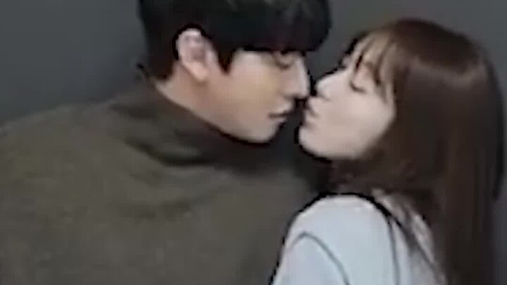 #Ahn Hyo-seop tanya Lee Sung-kyung mau ciuman nggak? Yang jadi sorotan adalah dia udah nge-lead-nya 