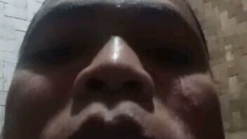 ketika temen banst lu buka kamera hp lo. 🗿