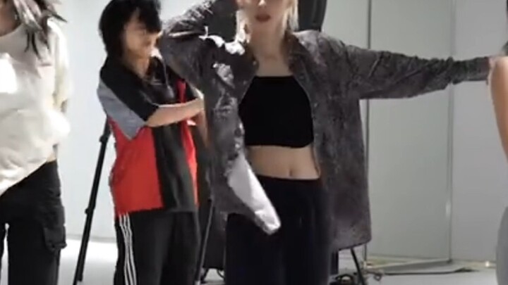 《Set The Tone》私服练习室版 随便扭扭都好帅  金玟庭cut