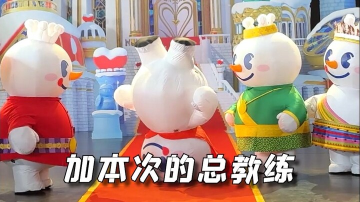 Raja Salju Berdiri Terbalik! Raja Salju dari Negara Lain Langsung Melongo Haha