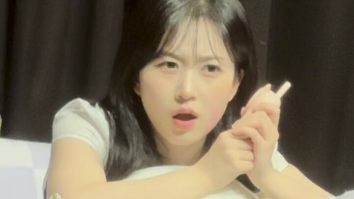 Bought a walkie-talkie autograph session and played with my baby...