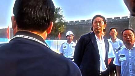 هذا هو بالفعل العمدة الصالح الذي يخدم الشعب!