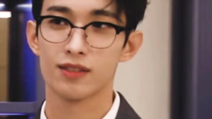 Why is Lee Seok-min so handsome!!!