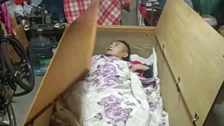 Let’s hibernate in the coffin for now, and I’ll come out to meet you when spring arrives after the N