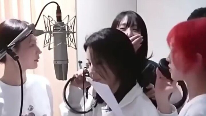 อวี่ฉี: ฉันมักจะรู้สึกแปลกแยกจากพวกเธอเพราะเสียงของฉันต่ำเกินไป