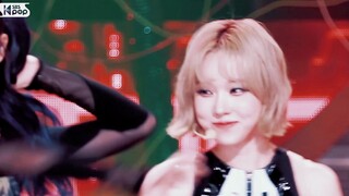 Cô ấy phạm lỗi, thì tôi mới được khen sao?