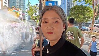 The 51-year-old Lao Dao participated in the Rice Festival for the first time and was surrounded by t