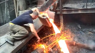 人手为啥可以伸进2000℃的铁水当中？