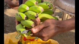 Banana chips making