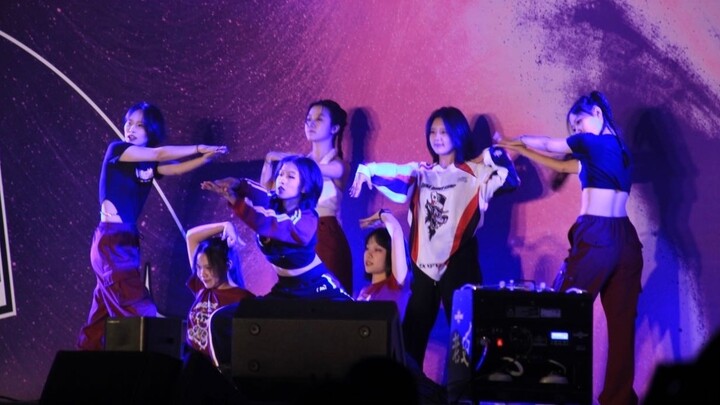[ฉันเป็นที่นิยมที่สุด] ที่ทำให้คนดูทั้งกองลุกเป็นไฟ! นักเรียนมัธยมปลายเต้นรำด้วยกันในเทศกาลดนตรี Gra