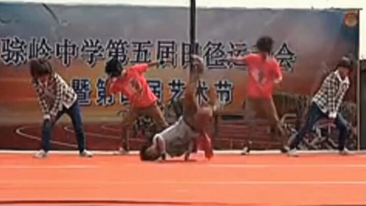 แม้ว่าการเต้นรำในช่วงหลายปีที่ผ่านมาจะดูแปลกๆ สักหน่อย แต่ทั้งหมดนั้นก็ถือเป็นความทรงจำวัยเยาว์ของพว