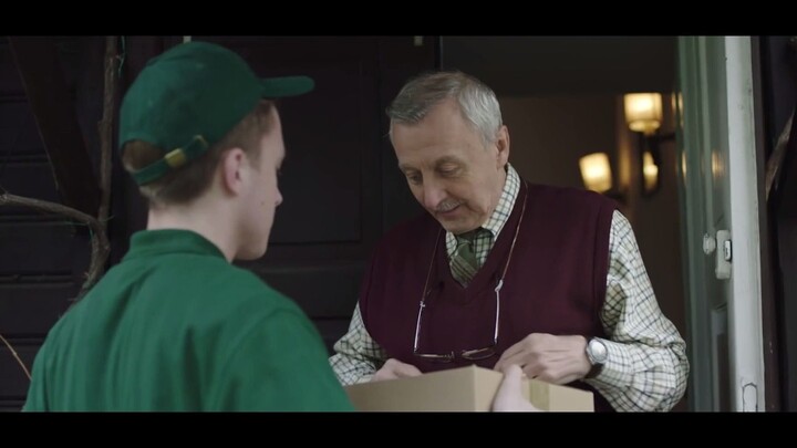 Kakek gemar belajar bahasa Inggris, alasan di baliknya bikin semua orang terharu sampai menangis…