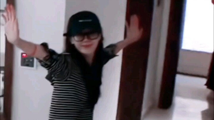 【ดีรื่อเร่อปา】เธอไม่ได้ทำให้ฉันรู้สึกถึงความห่างเหินแบบไอดอลระดับท็อปเลยสักนิด กลับดูติดดินมาก! ทั้ง