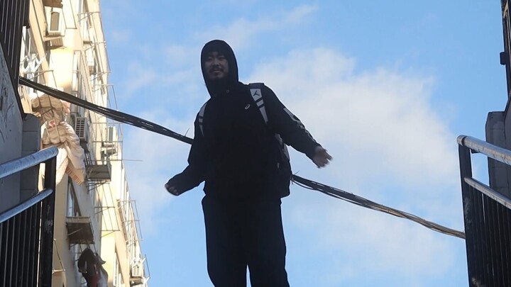 究竟是何等的希望，才能跳出如此冷静的舞步