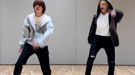 【TXT】สติกเกอร์รูปหมี Do It Like That บน TikTok ชเวบอมกยู ฮิวหนิงไค 230629 Tik Tok