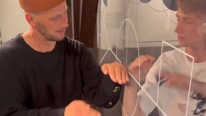 Tutting tutorial from Mr Steen. Is this how you practice? Here is a small routine