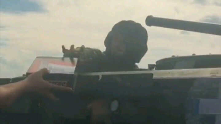 Lên tiền tuyến mua ngay thanh Snickers