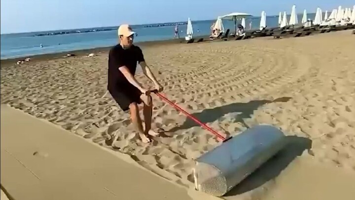 Man Turns Beach Trash into Wealth