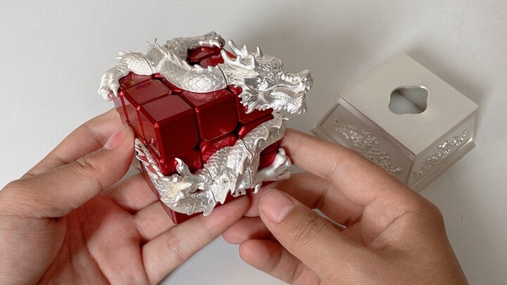 Unboxing of the limited-edition Dragon Cube
