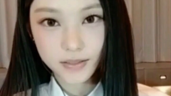 It’s me!! Jiejie’s all-time favorite little kitty~! [haerin]