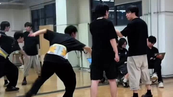 [Gaoyue] Someone please take the battery away from him—he’s really getting on my nerves～