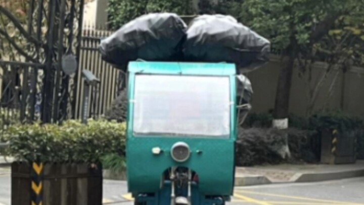 Đừng quên mang theo đủ thứ của bạn khi ra tòa nhé!