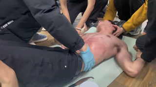 揭秘怕痒男生的"超能力"：心疼人到让你想笑出声！