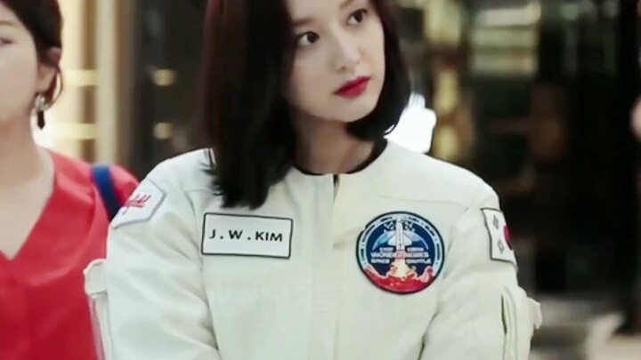 Kim Ji-won’s so laid-back—other than filming dramas, you hardly ever see her!