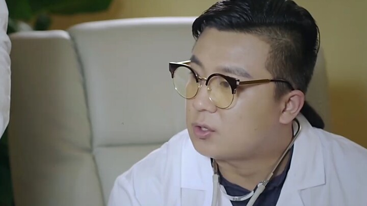 Có tiền thì cứ tùy hứng, Lam Bách Vạn này thật quá tùy hứng! Chỉ yêu gái xấu thôi! "Mỗi ánh mắt đều 