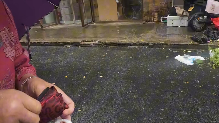 遇到爽快的顾客我可以送你一条鱼，遇到难缠的顾客不好意思，分文不让!欢迎收看硬气钓鱼佬摆摊卖鱼!#卖鱼人