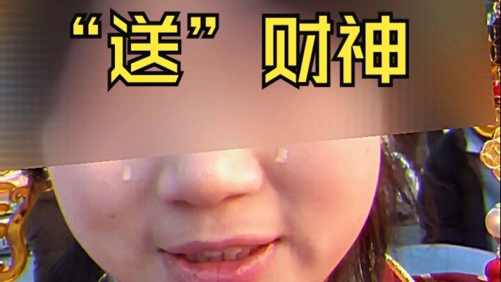 Jual stiker Dewa Rezeki dengan janji gratis, tapi pas dilihat ternyata dikasih lebih sedikit, jadi n