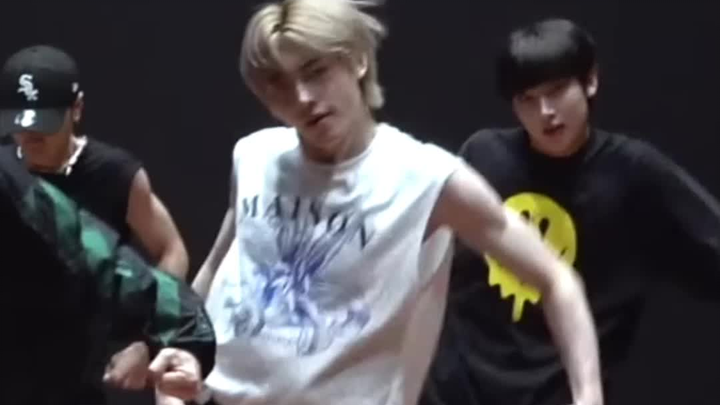 来欣赏一下老公的大膀子 220711 Future Perfect 练习室朴成训focus