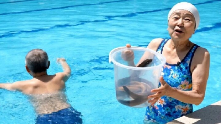 Perspektif AI terhadap kehidupan sehari-hari pembawa berita lansia