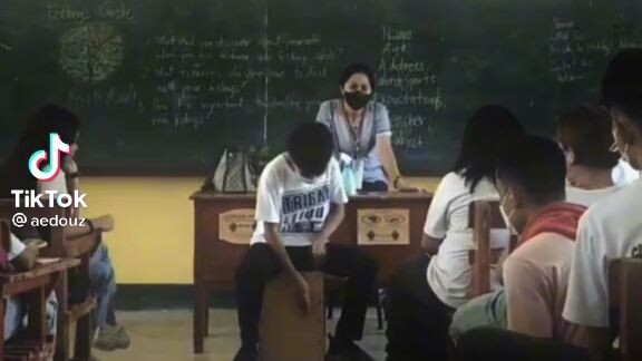 saya pumasok sa school pag gento klasmate mo🙂🙂🤣🤣
