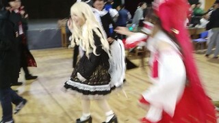 Behind the lulla, girls with fantasies