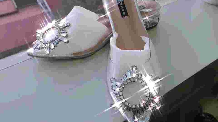 รองเท้าแก้ว