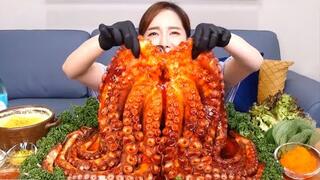 Mukbangers Love Giant and Small Octopus | Mukbang Highlights