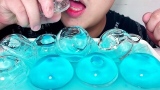 [ASMR]กินน้ำแข็งทรงกลมเสียงกรอบ!