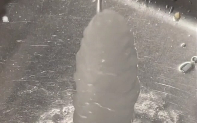 南方人给大家表演一个室内滴水成冰