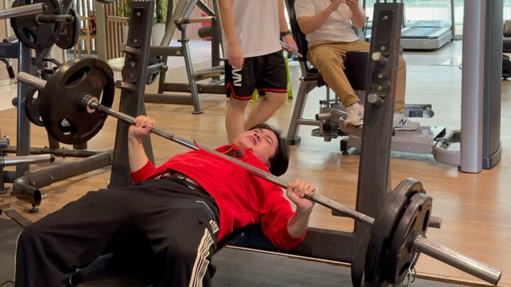 Khi phòng gym toàn những anh chàng ích kỷ