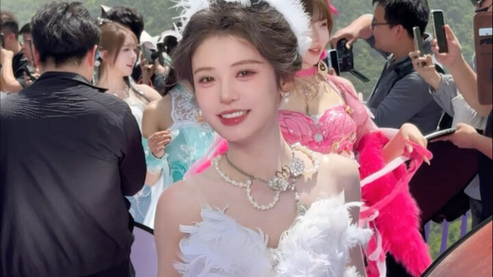 Chỉ trong vài giây, trái tim tôi đã thay đổi vô số lần. Có một người đặc biệt xinh đẹp.