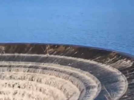 Nếu rơi vào đập tràn, rốt cuộc sẽ chảy về đâu nhỉ? #ĐậpTràn #KhoaHọcPhổThông #ThoátNước