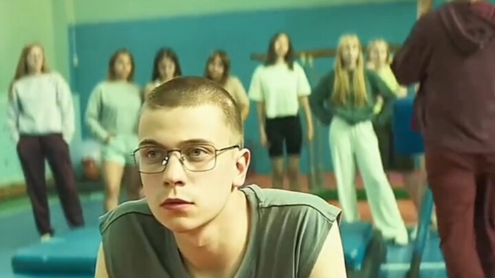 هل يستيقظ الفتى المراهق كل صباح ليضع والدته في حرج شديد؟