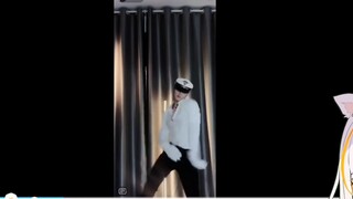 So trendy! A Japanese Chihuahua watched a Chinese tacky video and the audience followed suit?